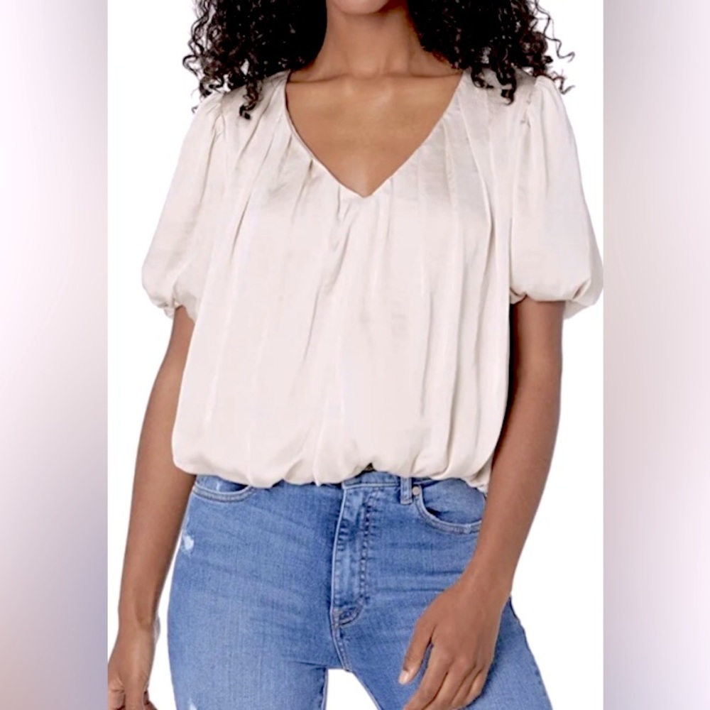 ASTR the label | Women’s shiny champagne bubble hem short sleeve top, size XL